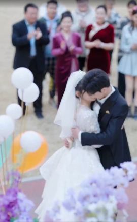 离婚后，陆总舔狗上身帮我提鞋